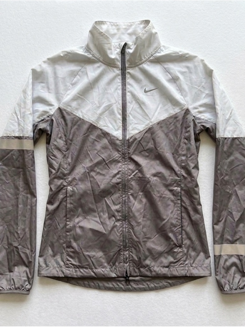 Nike Windrunner Full Zip Jacket Womens Small Taupe Cream Chevron Windbreaker EUC